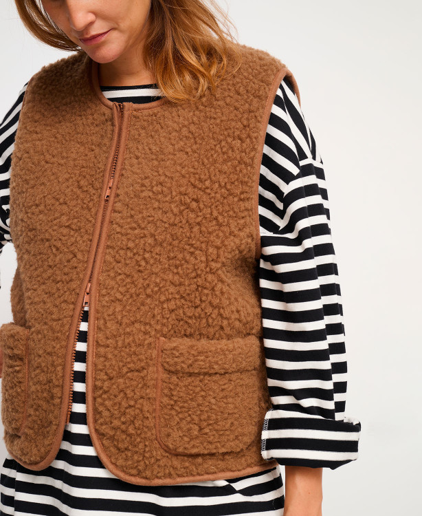 Alma ärmellose braune Woll-Umstandsjacke