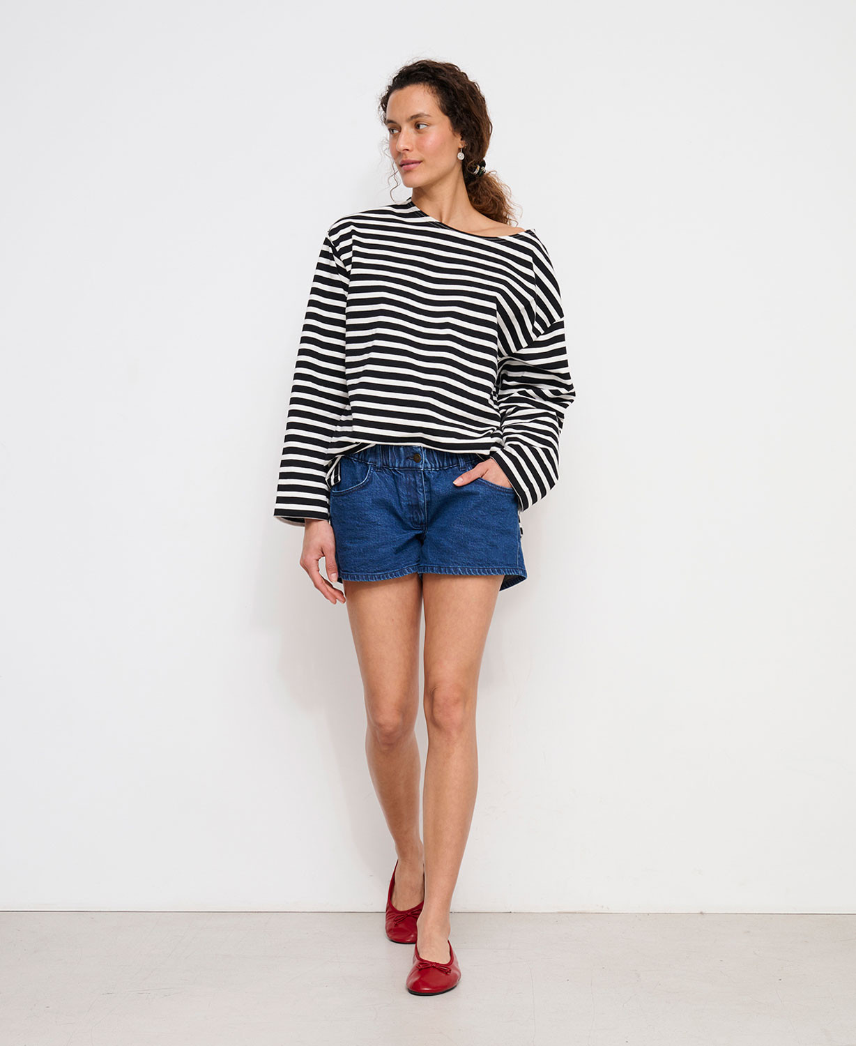 Mittelblaue Umstands-Jeans-Shorts